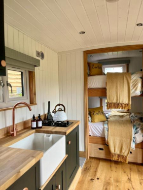 Cwtch Cader Shepherds Hut
